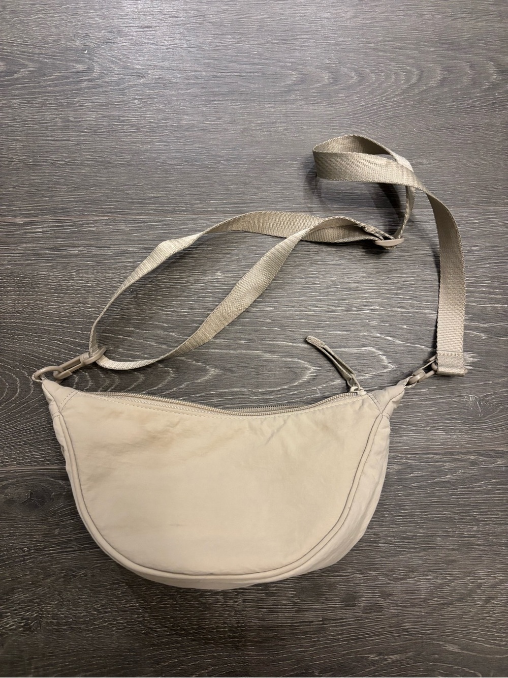 Uniqlo Round Mini Shoulder Bag in Beige - Lightweight Everyday Shoulder Bag